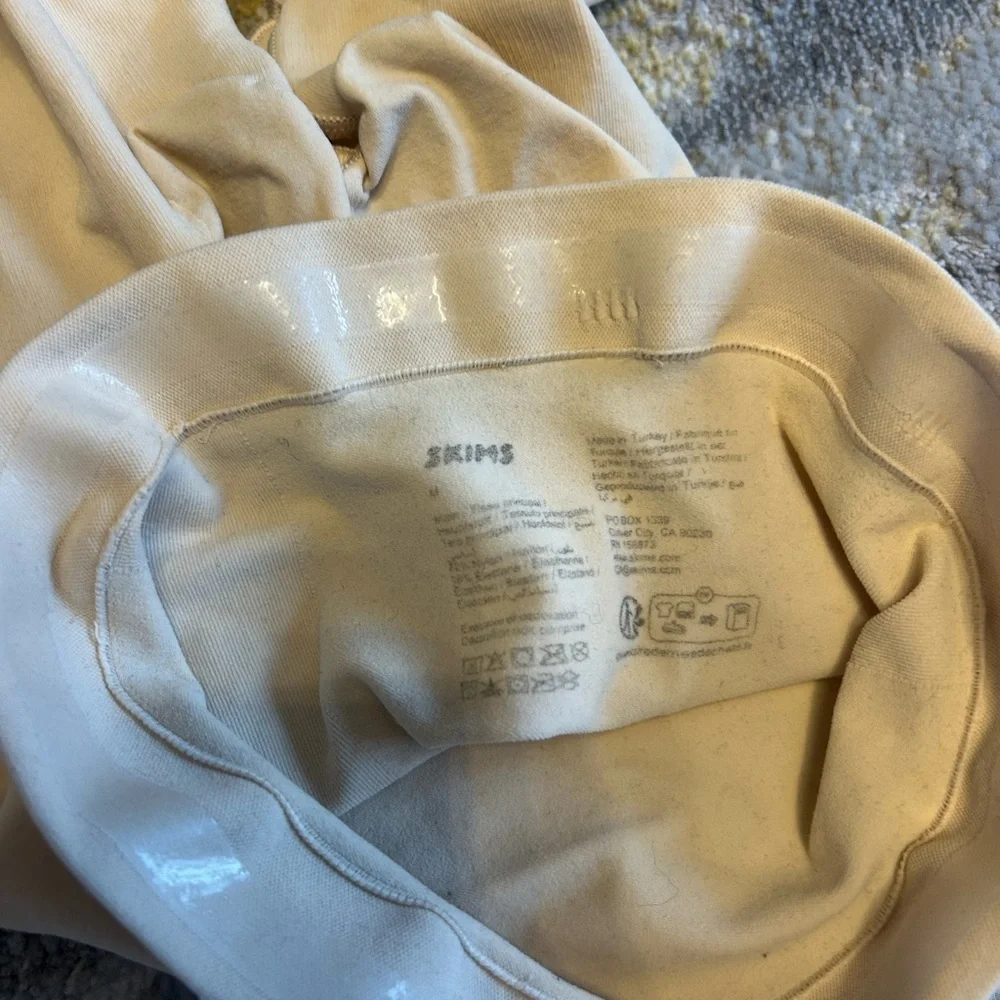 Skims shape wear - Picture 3 of 3